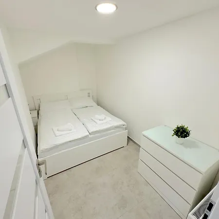 Apartment Krasny - 2 V Srdci Centra Pressburg