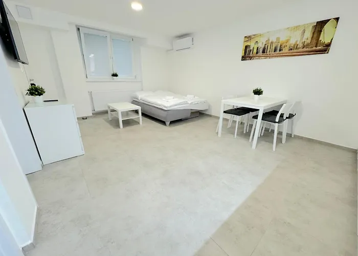 Krasny - 2 V Srdci Centra Daire Bratislava